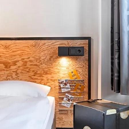 H.ostel Hostel *